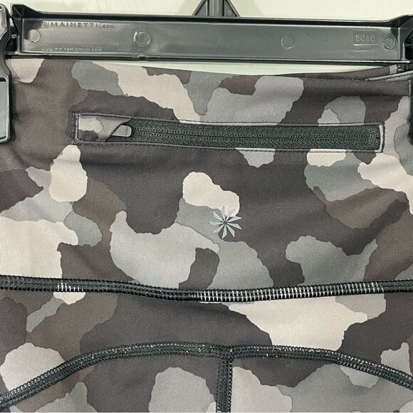 Athleta Camo Lightning 7/8 Tight Leggings Size XSP - Picture 4 of 7